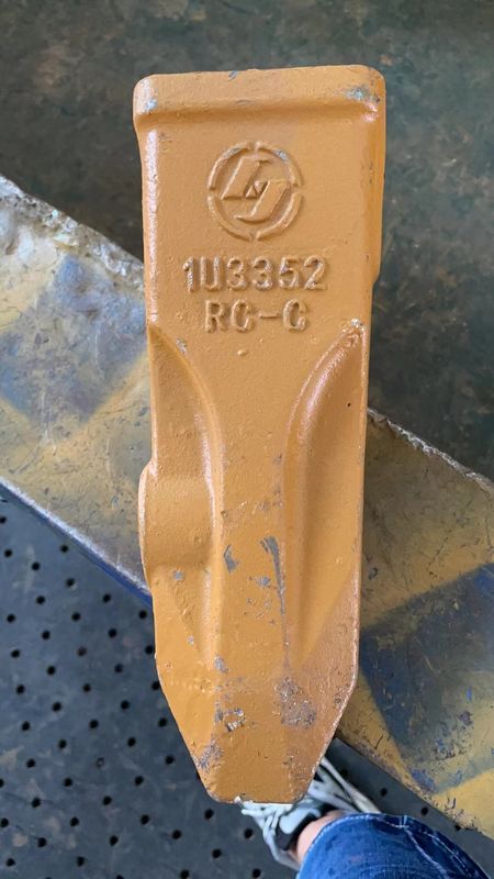 Acero aleado Excavadora Dentes de cubo Forja de fundición IU3352 Dentes de roca para gato E320