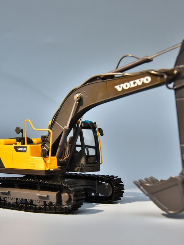 Modelo de excavadora de aleación VOLVO Volvo EC220DL simulación de vehículo de ingeniería original ornamentos de excavadora