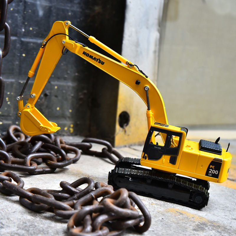 Comatsu PC200 Excavadora 1/43 Modelo de metal fundido a escala de coleccionista Puertas de apertura
