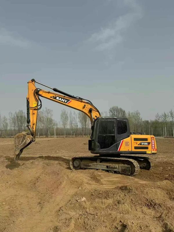 Excavadora SANY SY135 de 13,5 toneladas usada para la construcción Minería Aplicaciones de movimiento de tierra