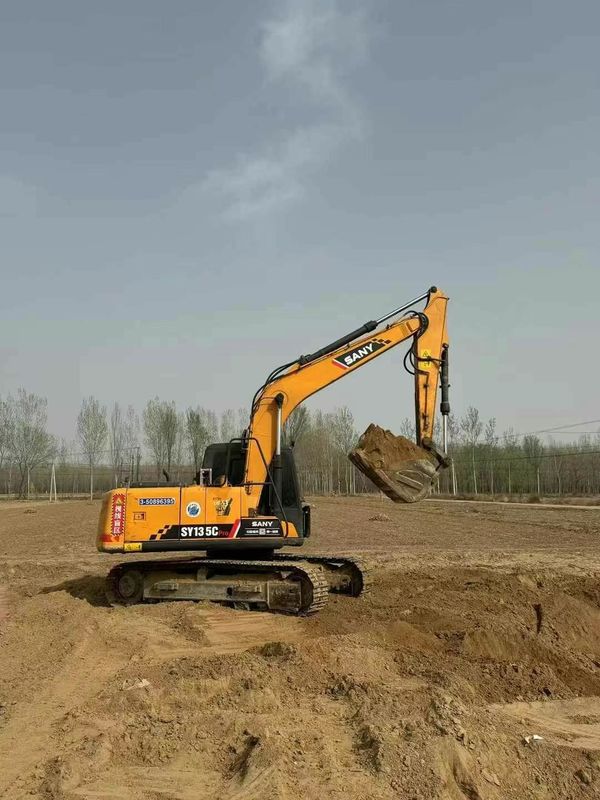 Excavadora SANY SY135 de 13,5 toneladas usada para la construcción Minería Aplicaciones de movimiento de tierra