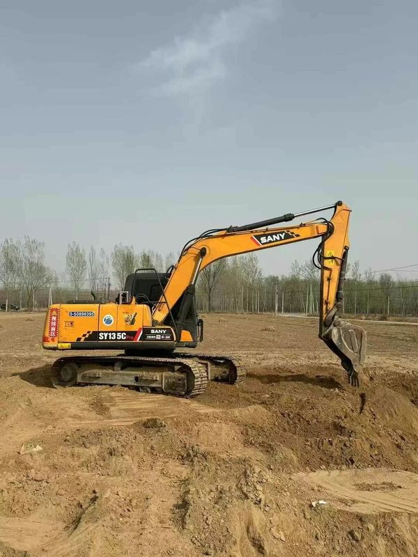 Excavadora SANY SY135 de 13,5 toneladas usada para la construcción Minería Aplicaciones de movimiento de tierra