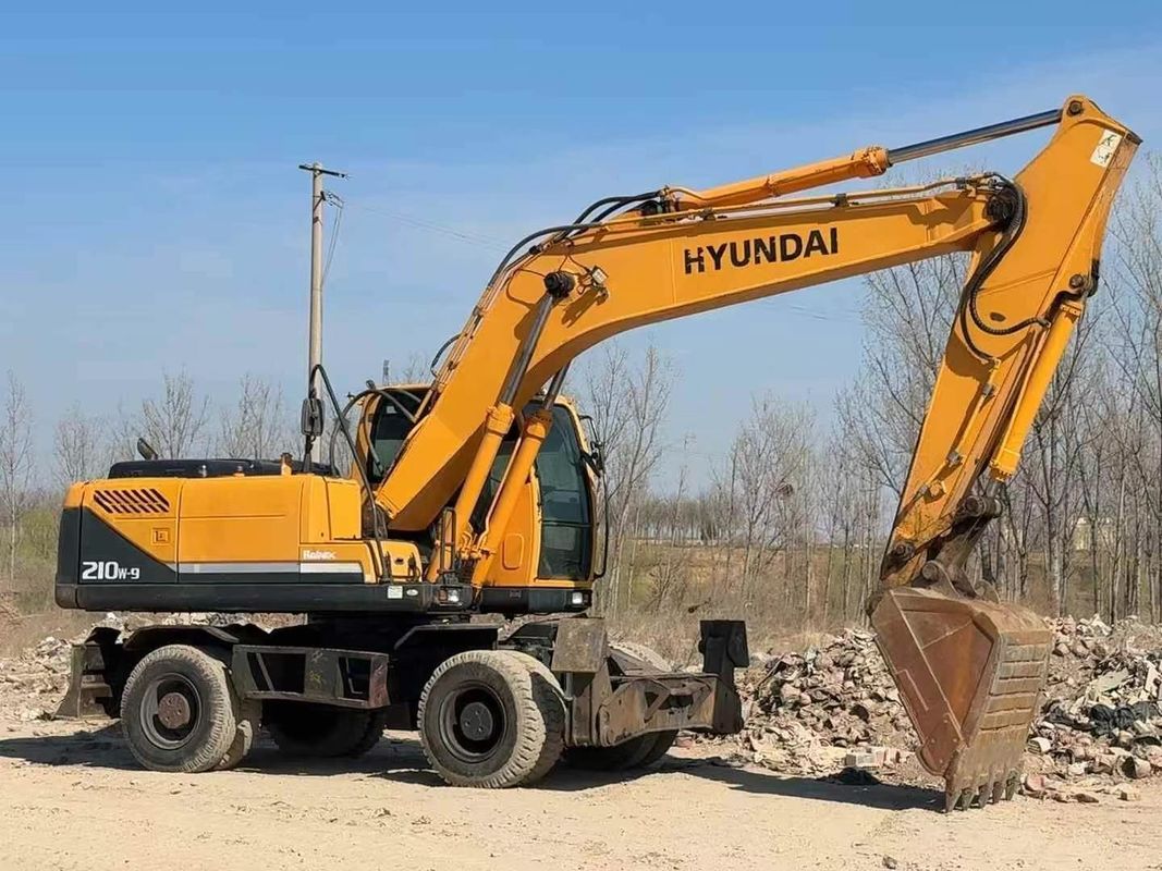 Excavadora de ruedas Hyundai 210-9 usada de 2014 Condición confiable Precio asequible