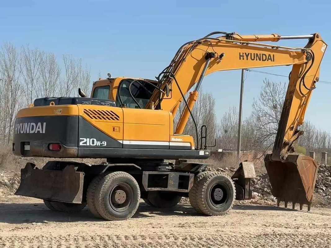 Excavadora de ruedas Hyundai 210-9 usada de 2014 Condición confiable Precio asequible