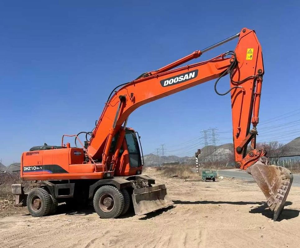Excavadora de ruedas usadas Doosan DH210 con accionamiento hidráulico y peso de operación Excavadora de buena calidad