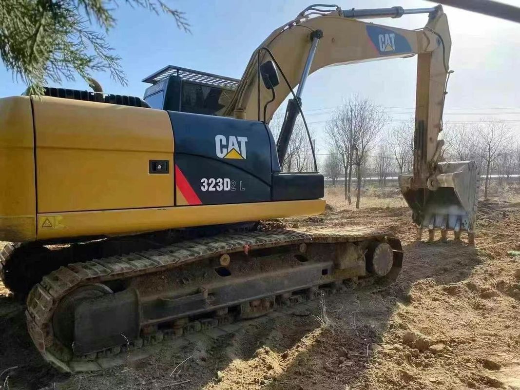 Excavadora  323D de segunda mano En excelente estado, lista para trabajos pesados de construcción