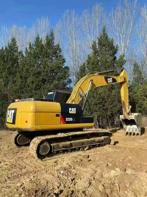 Excavadora  323D de segunda mano En excelente estado, lista para trabajos pesados de construcción