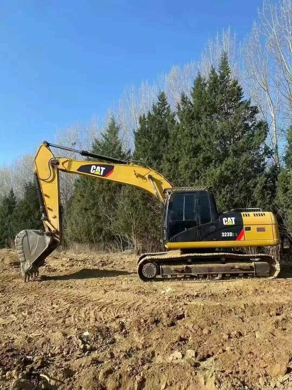 Excavadora  323D de segunda mano En excelente estado, lista para trabajos pesados de construcción
