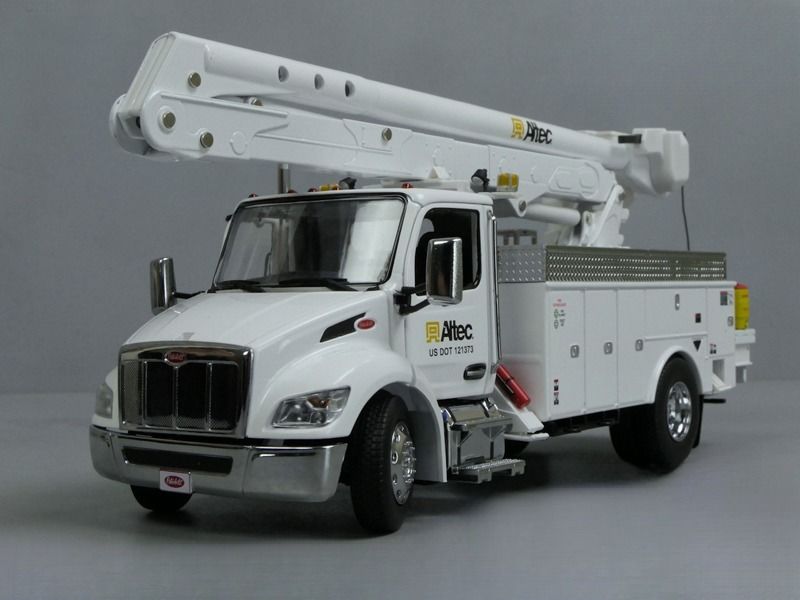 1/32 Peterbilt 536 Con Altec AA55 Plataforma de trabajo aéreo DM modelo 71105