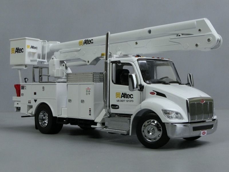 1/32 Peterbilt 536 Con Altec AA55 Plataforma de trabajo aéreo DM modelo 71105