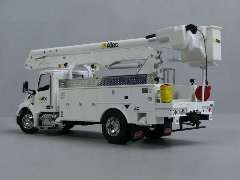 1/32 Peterbilt 536 Con Altec AA55 Plataforma de trabajo aéreo DM modelo 71105