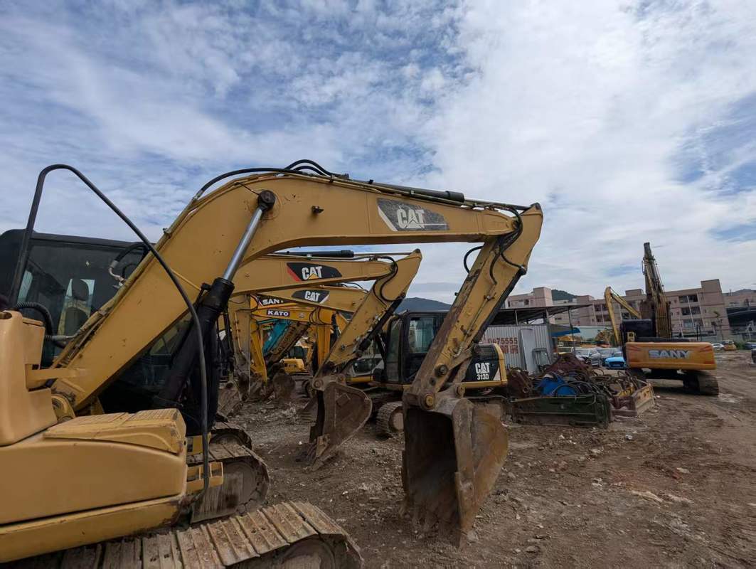 Excavadora hidráulica Cat 312D de segunda mano con motor Cat C4.2 ACERT 13 000 kg Peso de operación y 6,44 m Profundidad máxima de excavación