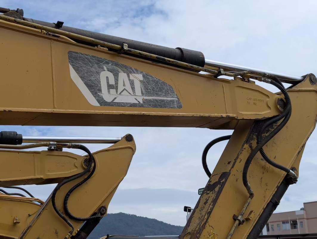 Excavadora hidráulica Cat 312D de segunda mano con motor Cat C4.2 ACERT 13 000 kg Peso de operación y 6,44 m Profundidad máxima de excavación