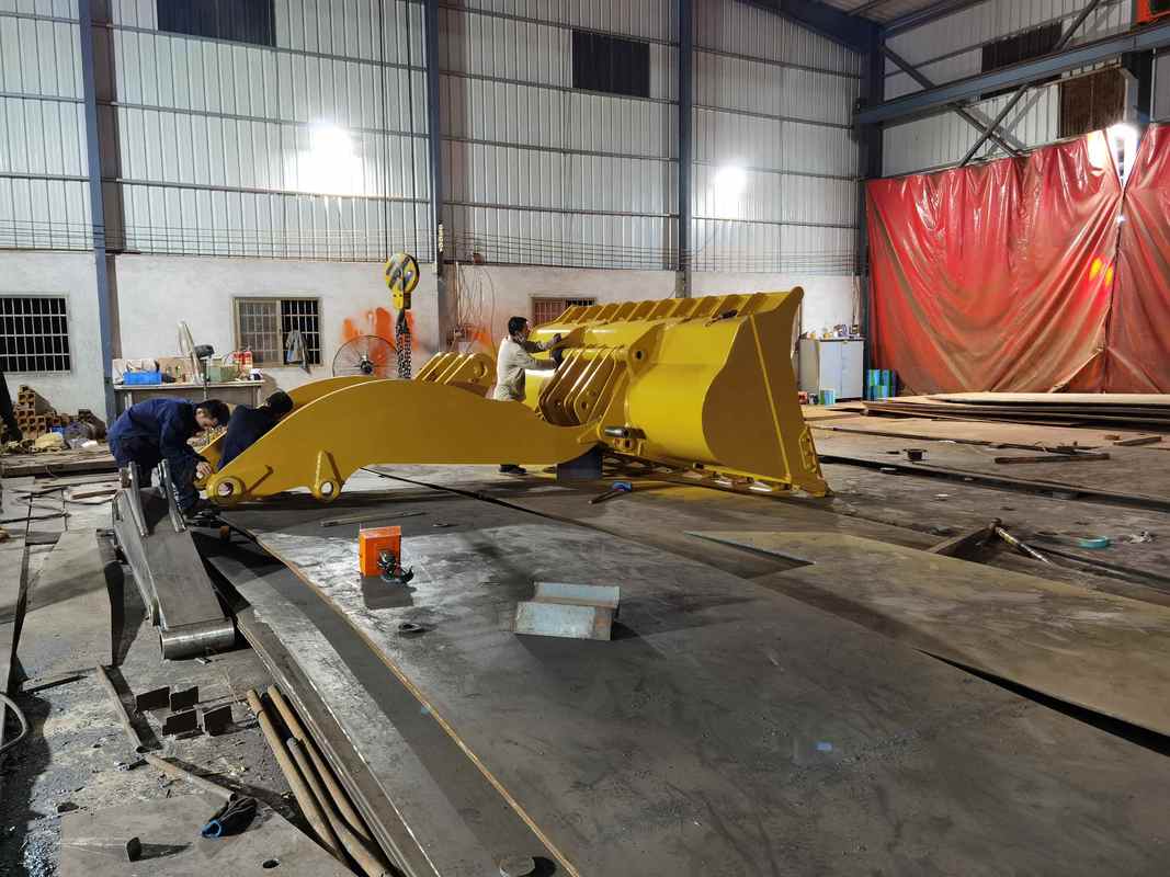 Cubo de excavadora personalizado de 5,5 metros cúbicos para cargadora de ruedas Cat 980 - Cubo para roca Q355B de alta resistencia