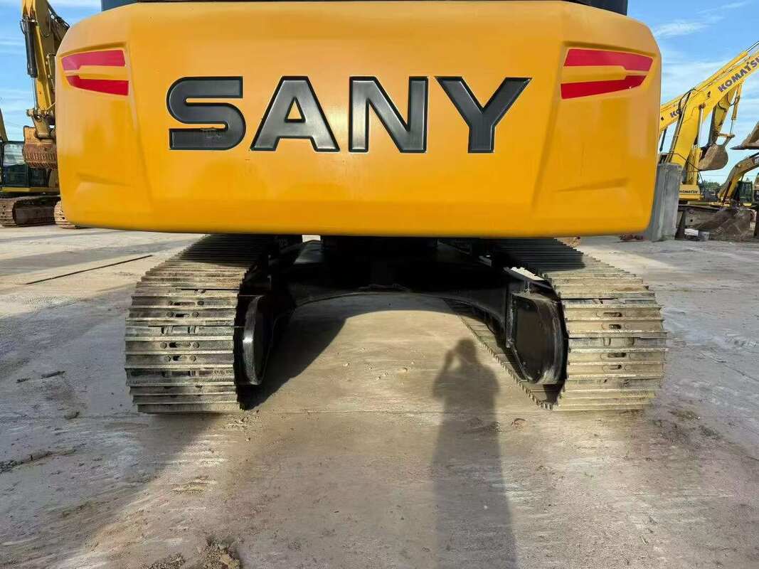 Nueva excavadora Sany 335, motor Isuzu National III, en inventario