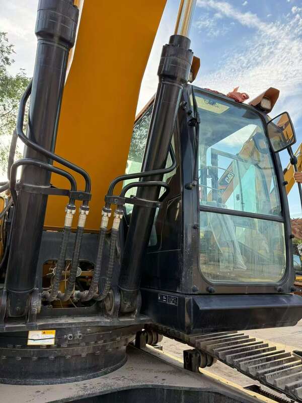 Nueva excavadora Sany 335, motor Isuzu National III, en inventario