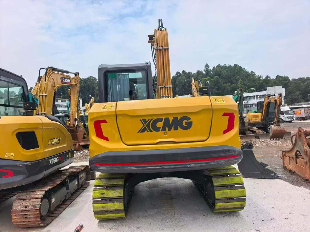 98% Nueva excavadora XCMG XE75G con almohadilla de goma zapatilla de pista con cizalladora hidráulica